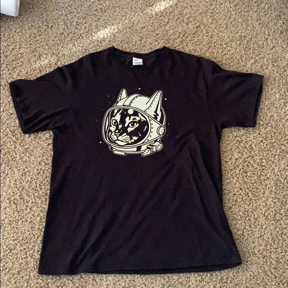 black cat graphic tee